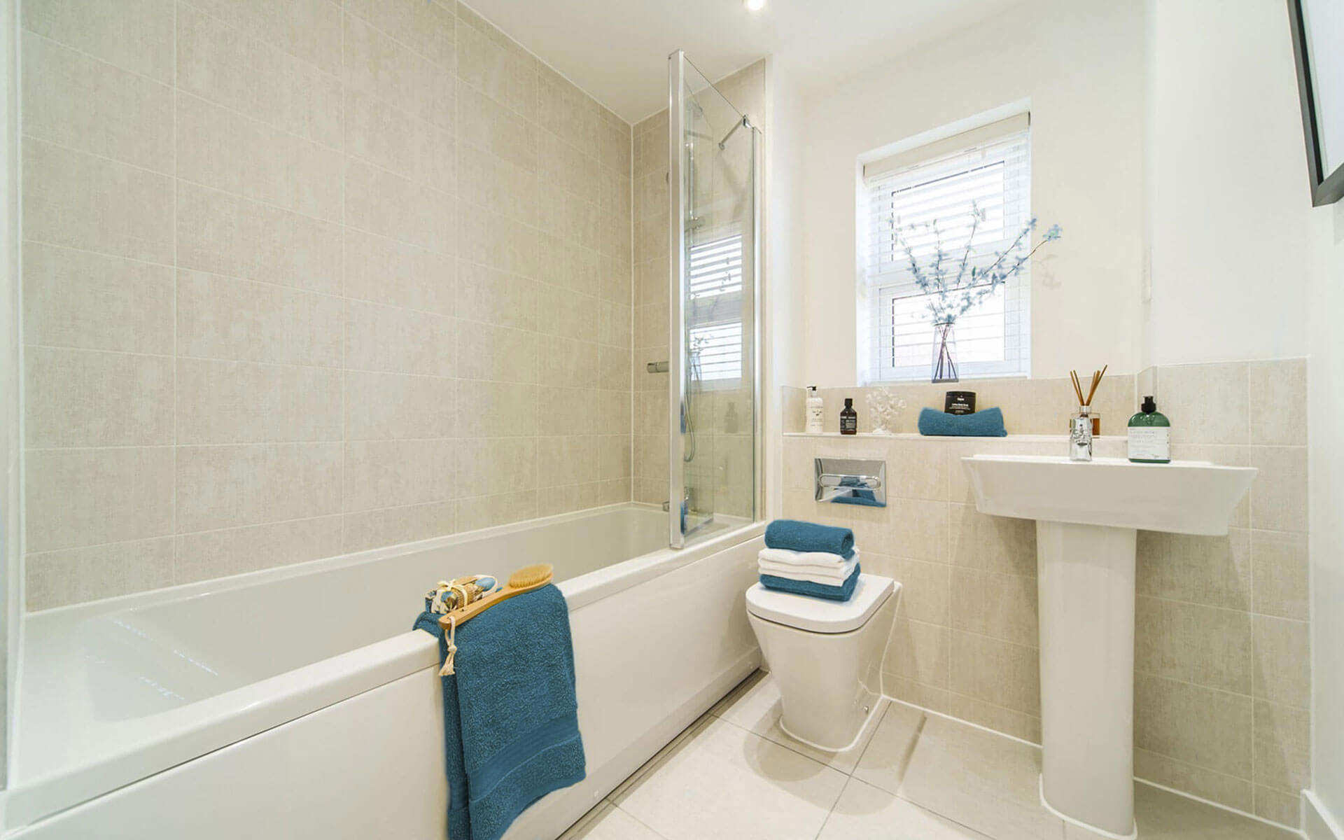 OHS Kingsoakpark Beaufort Bathroom Opt Blue