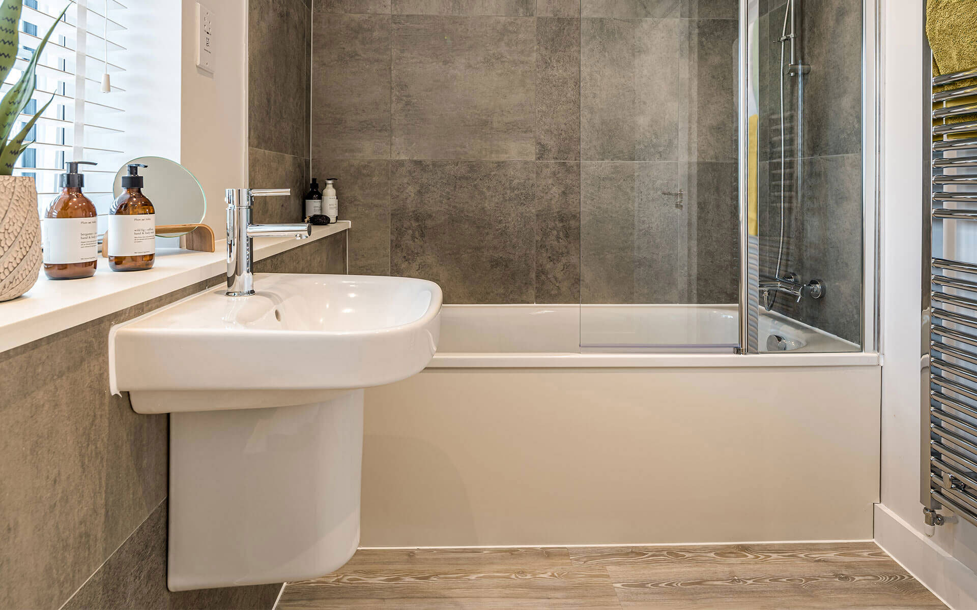 OHE Felixpark Cardington Bathroom Yellow