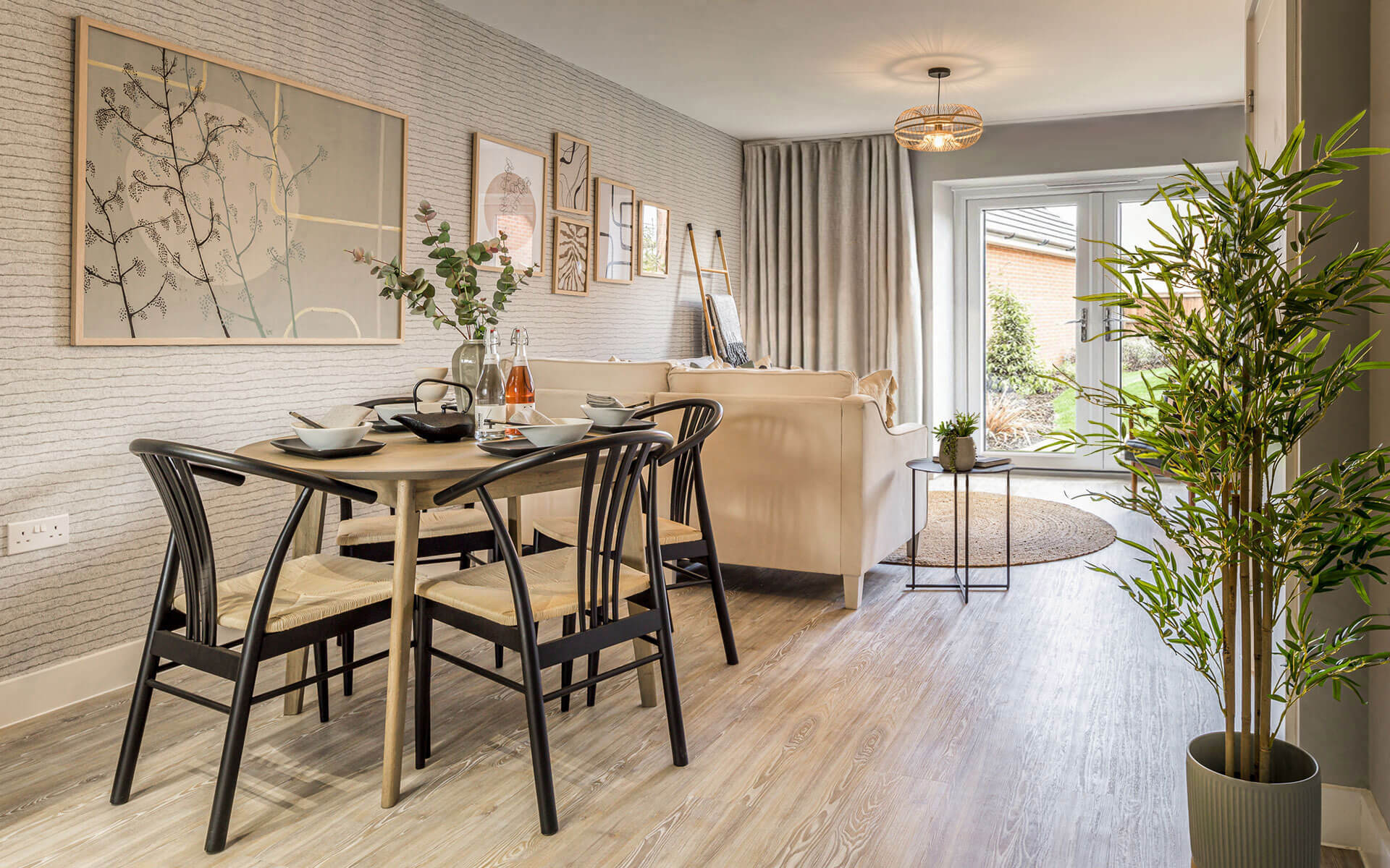 OHE Hanwoodpark Holly Livingdiner Edit